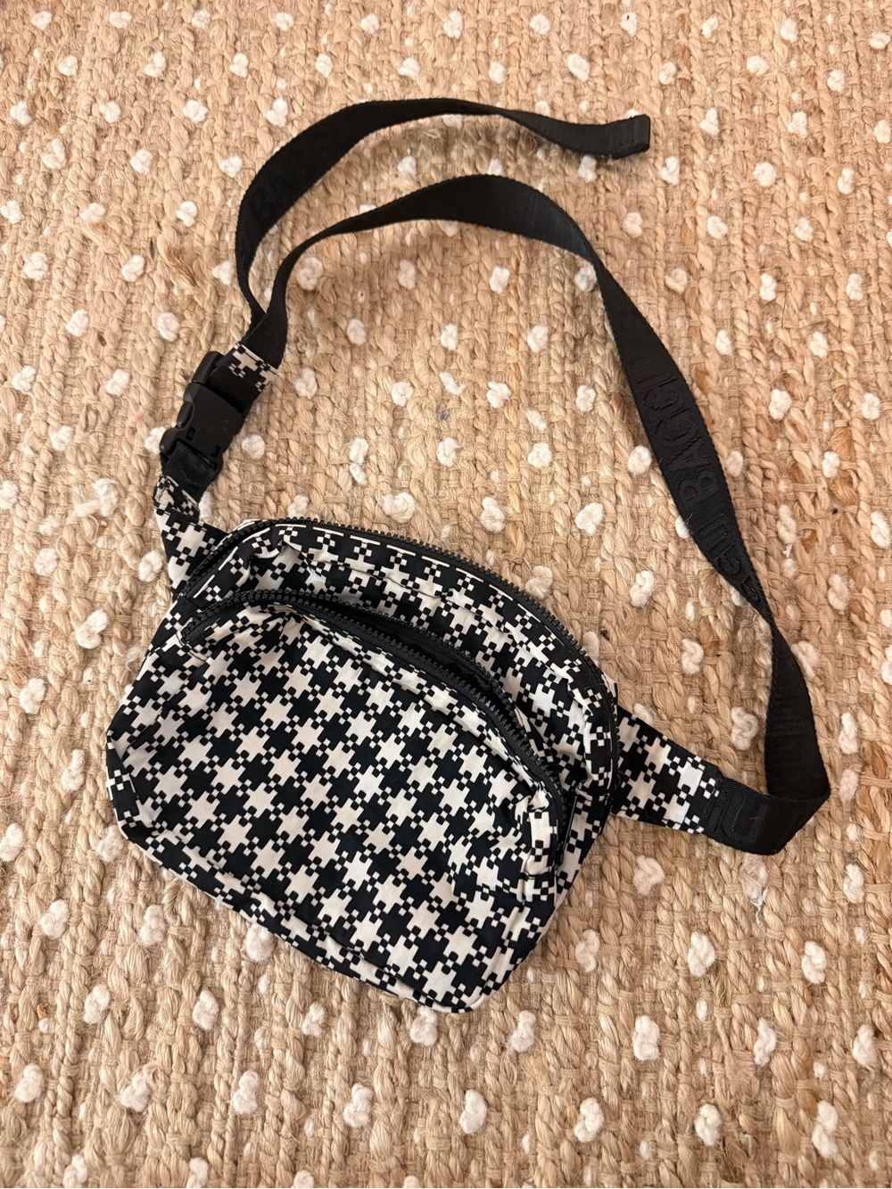 BAGGU Fanny Pack – Pixel Houndstooth (Black & White)